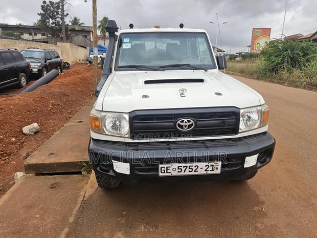 Toyota Land Cruiser 2020 White · Photo 1