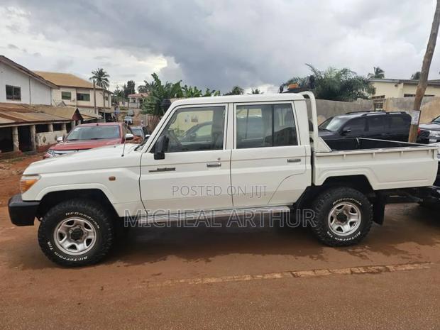 Toyota Land Cruiser 2020 White · Photo 2