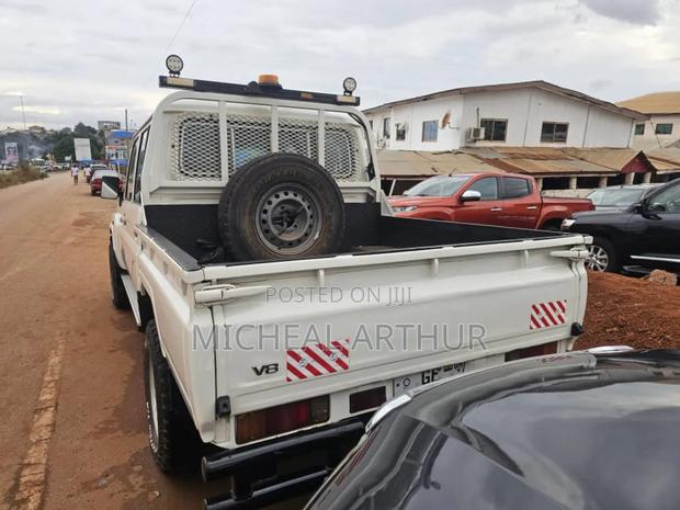Toyota Land Cruiser 2020 White · Photo 4