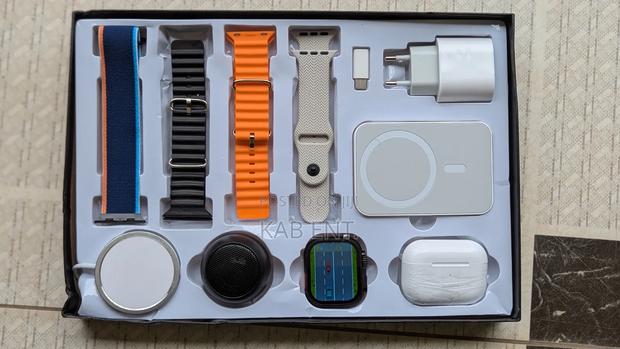 Smartwatch With Earbuds, Power Bank and More · Photo 1
