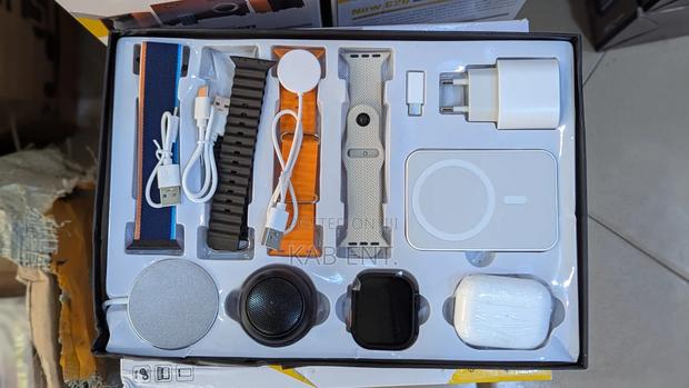 Smartwatch With Earbuds, Power Bank and More · Photo 6