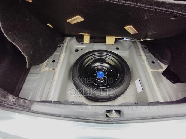 Toyota Belta 2011 Gray · Photo 6