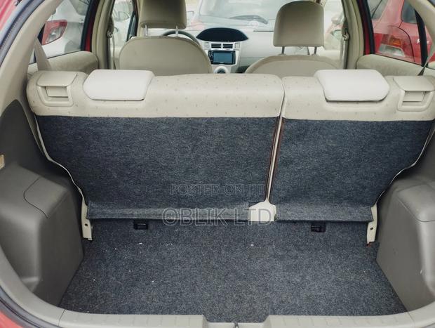 Toyota Vitz 1.3 AWD 5dr 2010 Gray · Photo 8
