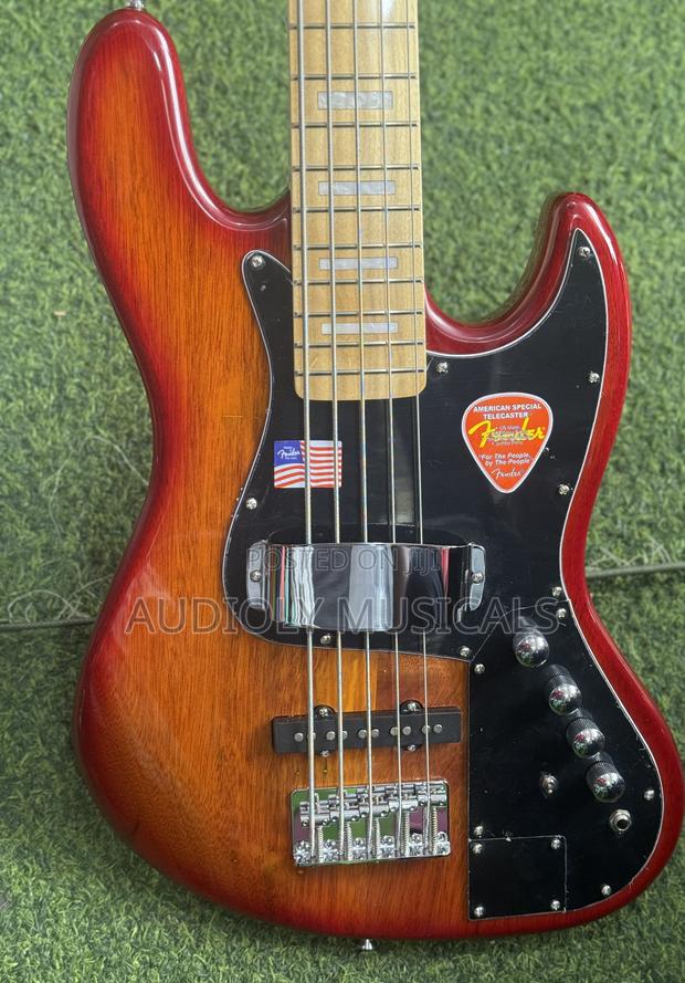 Active Bass Guitar · Photo 6