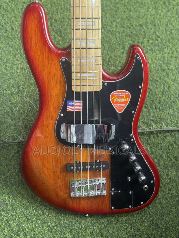 Active Bass Guitar · Photo 7