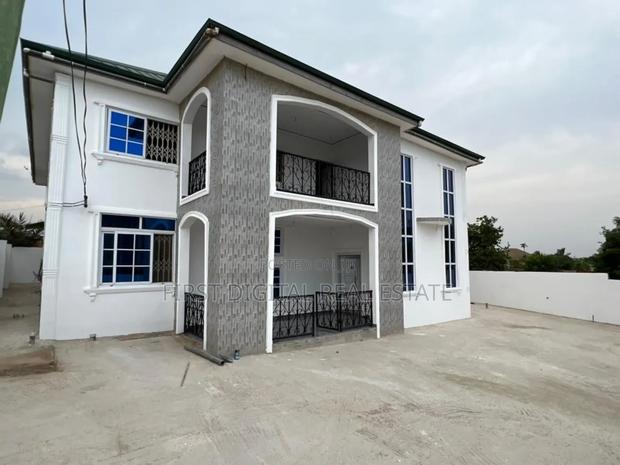 6bdrm Duplex in First Digital Real, Ghana Link Area for sale · Photo 1