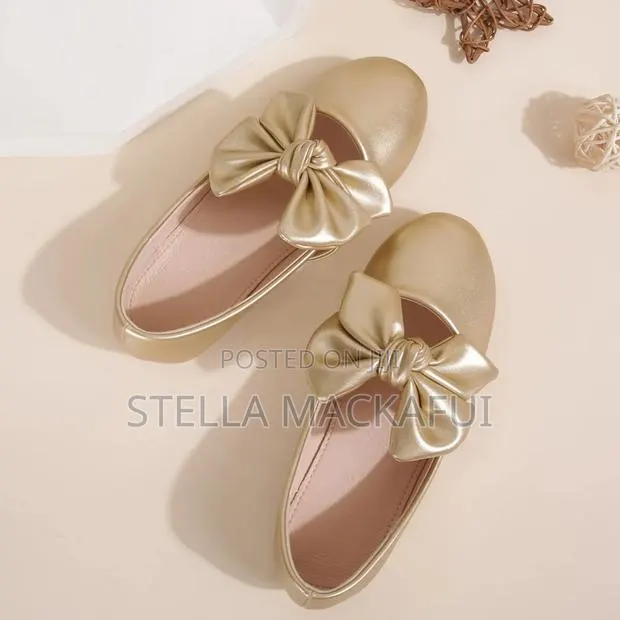 Gold Shoes for Girls in Sizes 31 and 36 Only · Photo 3