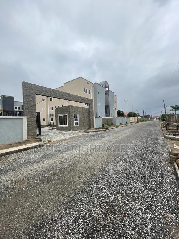 3bdrm Block of Flats in Pokuase for sale · Photo 2