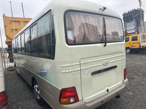 Hyundai County 2013 Grey · Photo 3