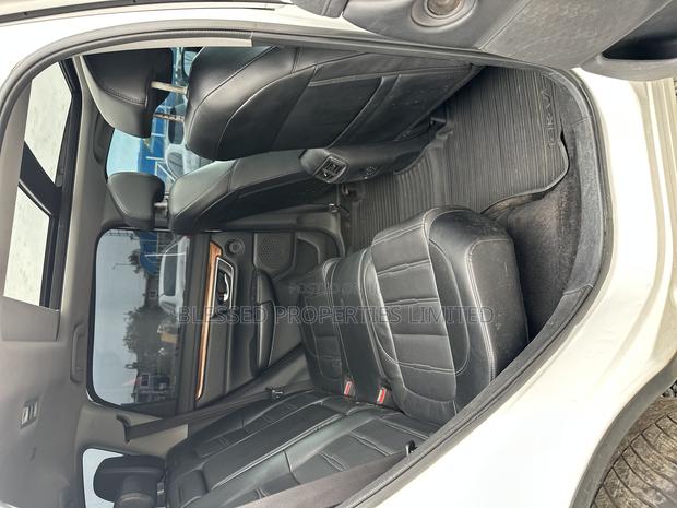Honda CR-V Touring 2021 White · Photo 8