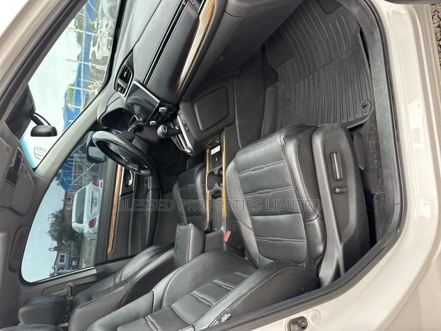 Honda CR-V Touring 2021 White · Photo 7