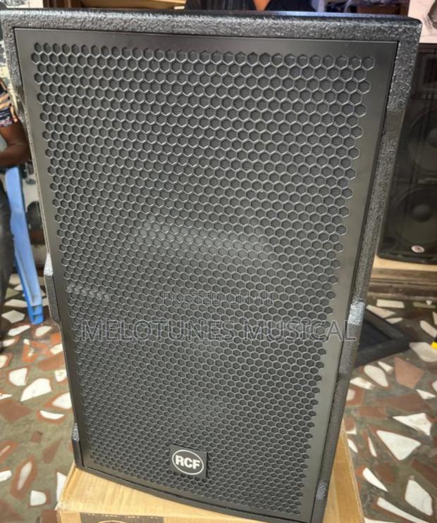 RCF Tt12mp 12inches Active Pair of Stage Monitors · Photo 1