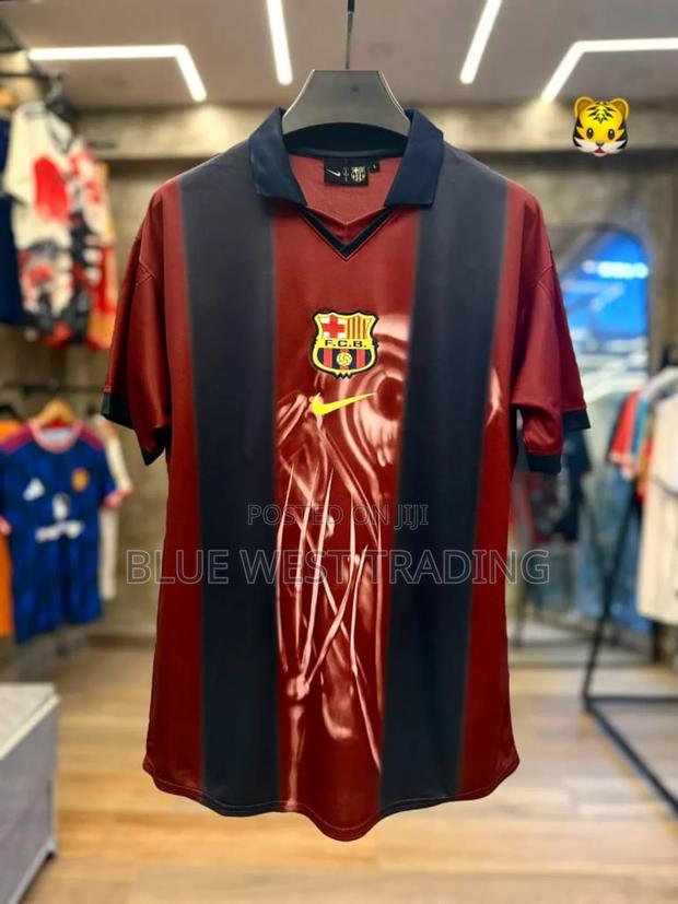 Barcelona Travis Scott Retro Jersey · Photo 1