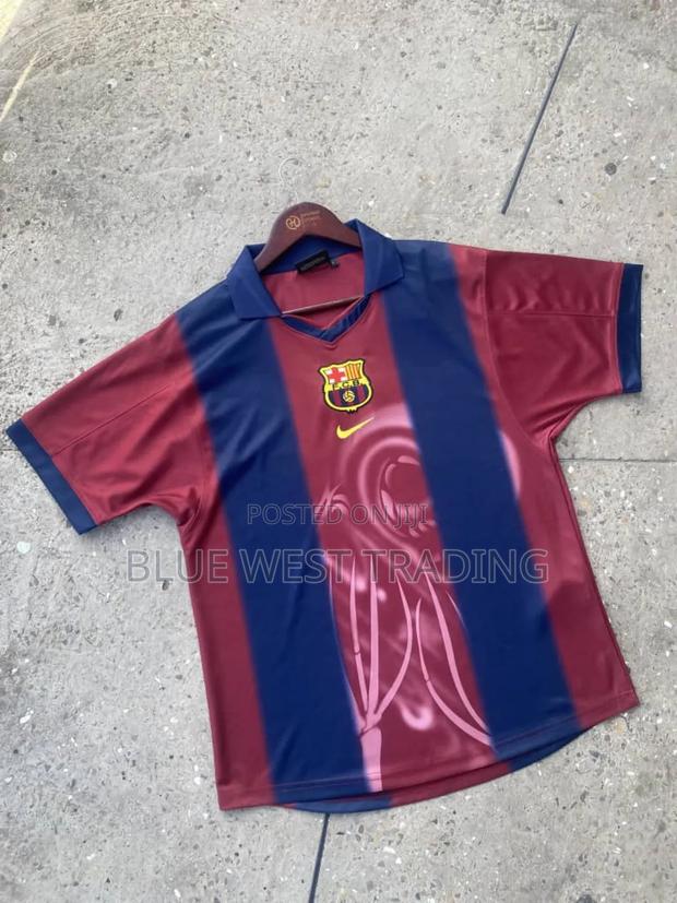 Barcelona Travis Scott Retro Jersey · Photo 2