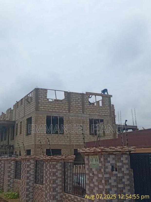 Do You Need Expert Carpenter to Do Your Work Contact Me · Photo 1