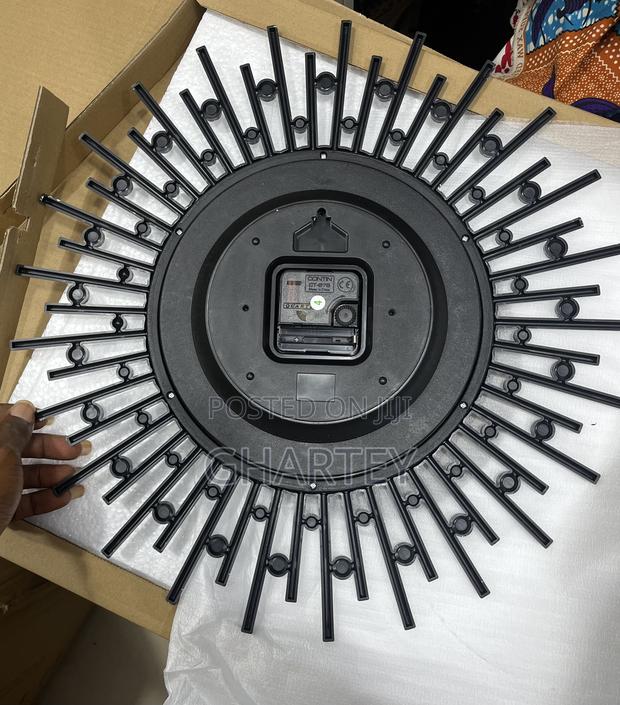 Decorative Giant Silent Clock - Silver · Photo 3