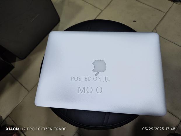 Laptop Apple MacBook Air 2013 8GB Intel Core i5 SSD 128GB · Photo 5