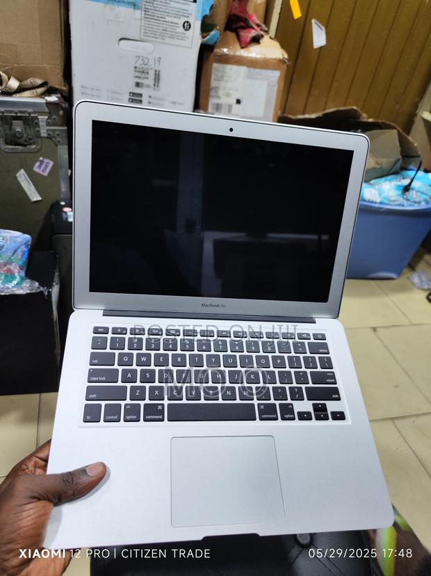 Laptop Apple MacBook Air 2013 8GB Intel Core i5 SSD 128GB · Photo 7