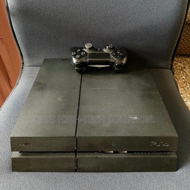 Ps4 Standard With 1 Controller and Fc 27 · Photo 1
