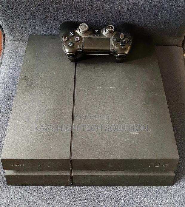 Ps4 Standard With 1 Controller and Fc 27 · Photo 2