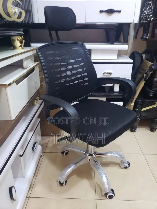 Plastic Office Chairs · Photo 1