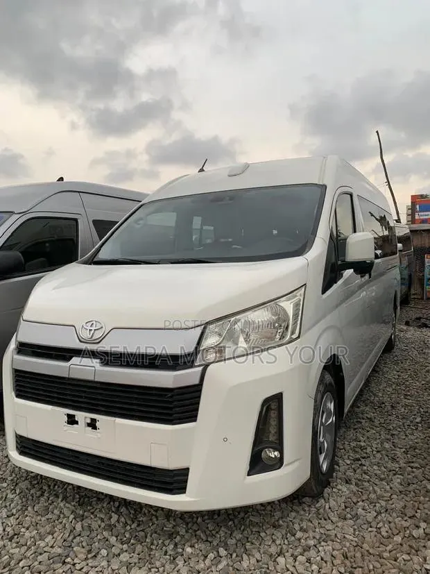 Toyota HiAce 2020 White · Photo 1