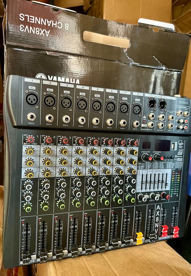 Yamaha Ax8nv3 8channel Recording Mixer · Photo 1