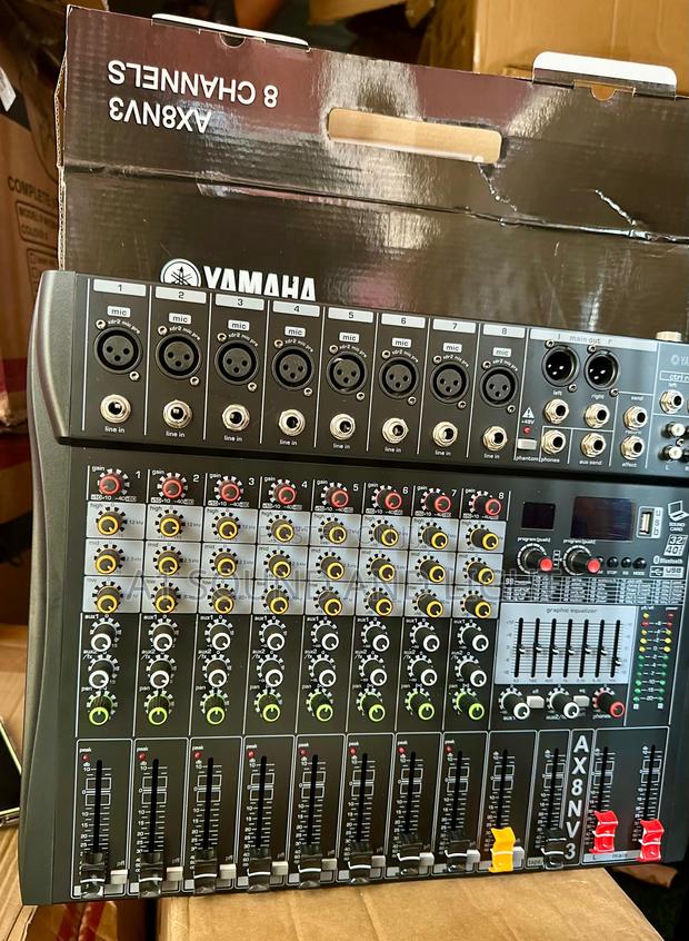 Yamaha Ax8nv3 8channel Recording Mixer · Photo 3