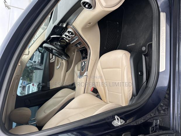 Mercedes-Benz C300 Base C300 AWD 4MATIC Sedan 2019 Blue · Photo 7
