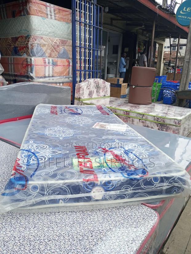 One Half 5" Mattress High Density · Photo 1