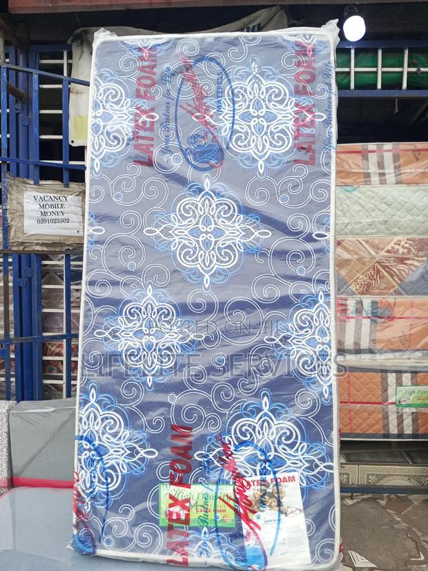 One Half 5" Mattress High Density · Photo 2