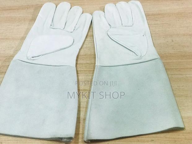 Hand Gloves · Photo 1