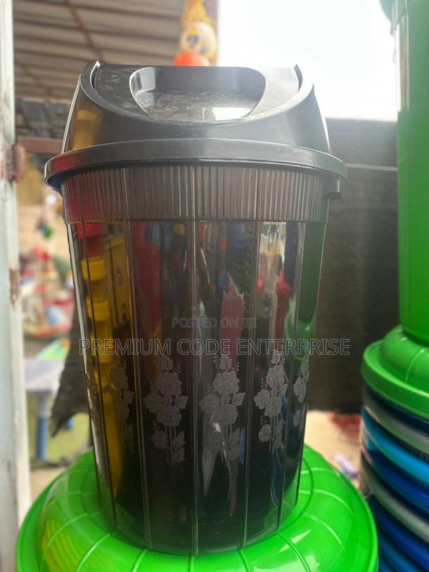 Plastic Waste Bin With Swing Lid- 80l · Photo 1