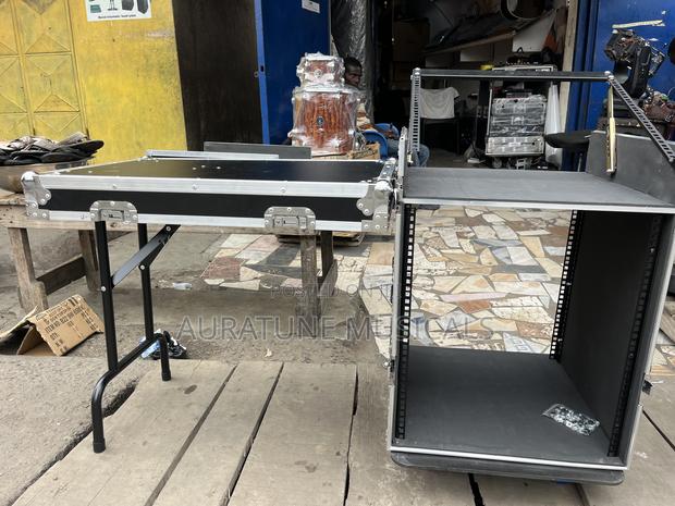 16u Amp Rack Three Doors · Photo 1