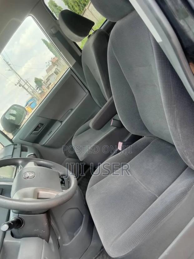 Toyota Voxy 2010 Black · Photo 7
