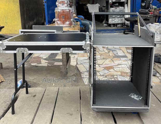 16u Amp Rack Three Doors · Photo 2