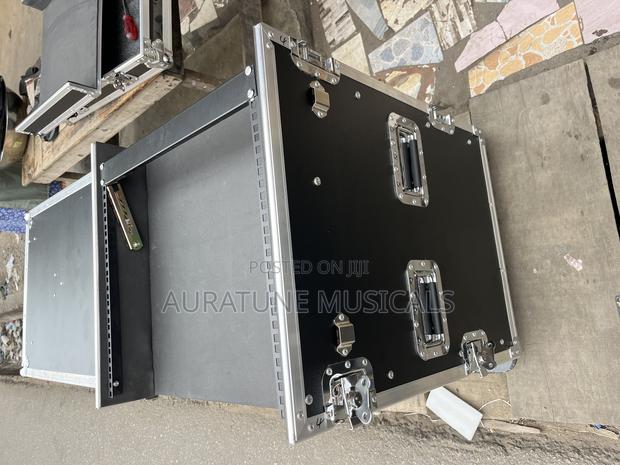 16u Amp Rack Three Doors · Photo 3