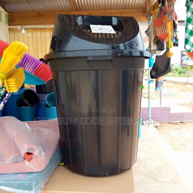 Plastic Waste Bin With Swing Lid- 80l · Photo 2