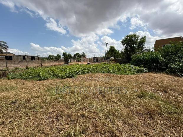 Roadside Land at Tesano for Sale · Photo 1