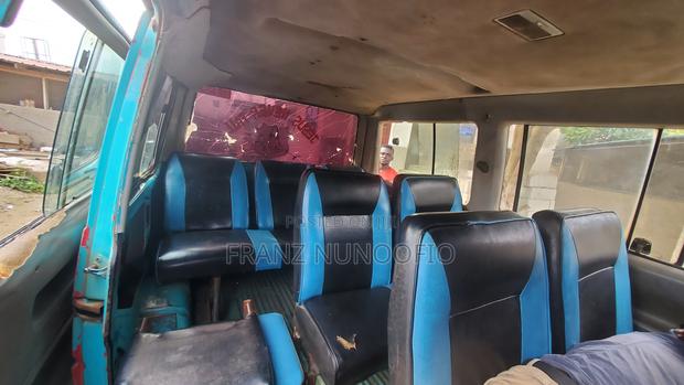 Volkswagen Transporter 1999 Green · Photo 4