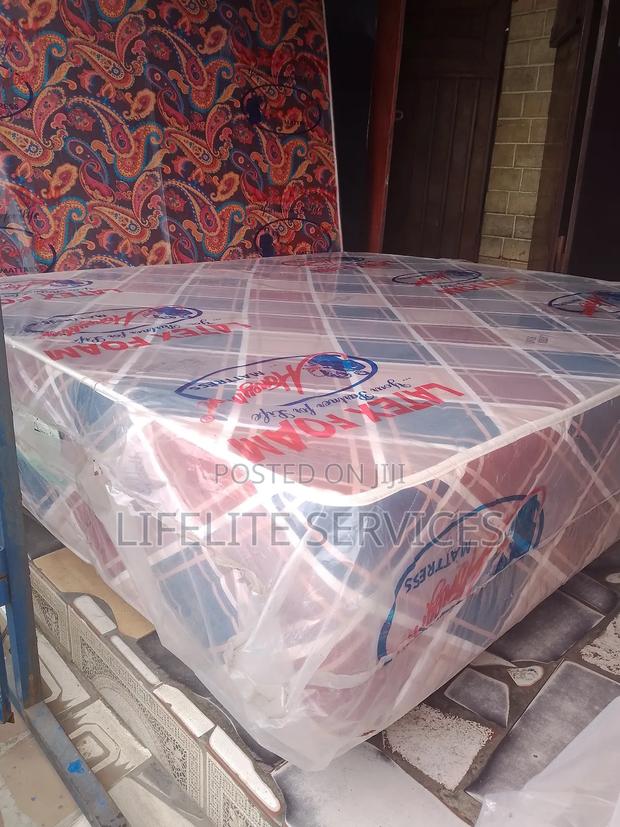 Pure 100% Foam 16" Queen Size High Density · Photo 1