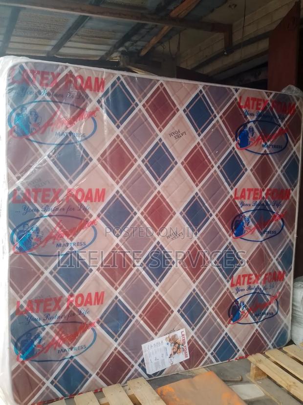 Pure 100% Foam 16" Queen Size High Density · Photo 2