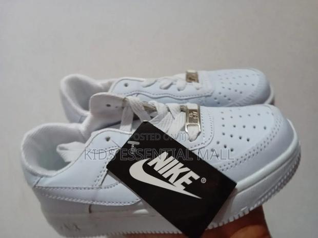 White Nike Sneakers Size25 To30 · Photo 1
