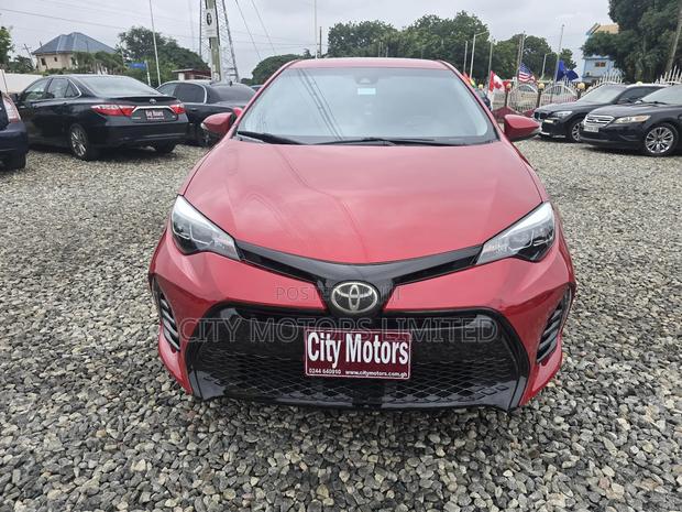 Toyota Corolla SE 4dr Sedan (1.8L 4cyl CVT) 2017 Burgundy · Photo 2