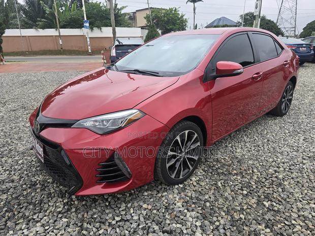 Toyota Corolla SE 4dr Sedan (1.8L 4cyl CVT) 2017 Burgundy · Photo 3