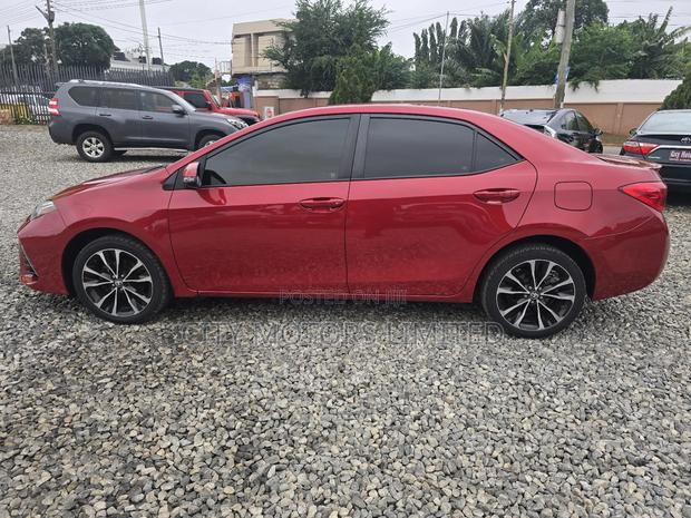 Toyota Corolla SE 4dr Sedan (1.8L 4cyl CVT) 2017 Burgundy · Photo 1