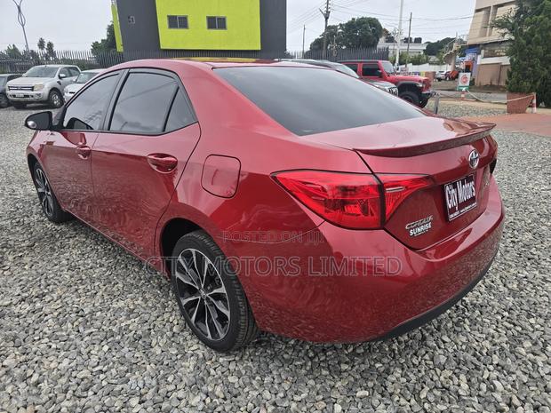 Toyota Corolla SE 4dr Sedan (1.8L 4cyl CVT) 2017 Burgundy · Photo 4