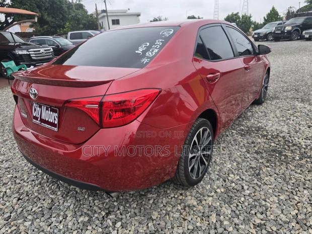 Toyota Corolla SE 4dr Sedan (1.8L 4cyl CVT) 2017 Burgundy · Photo 6