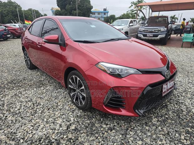 Toyota Corolla SE 4dr Sedan (1.8L 4cyl CVT) 2017 Burgundy · Photo 8