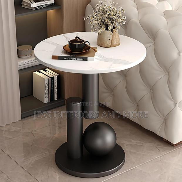 Side Table (Black+White) · Photo 1